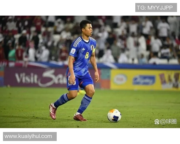 足球明星接受采访分享训练秘辛与比赛心路历程的独家揭秘