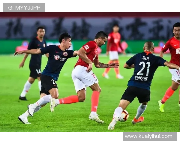 重庆足球队以82分领跑冠军赛积分榜展现强劲实力